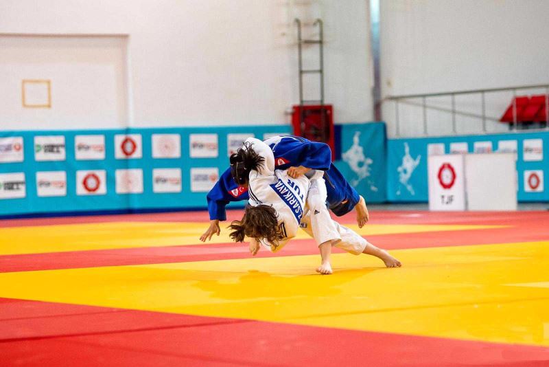 Büyükşehir Kağıtsporlu Judoculardan tarihi başarı