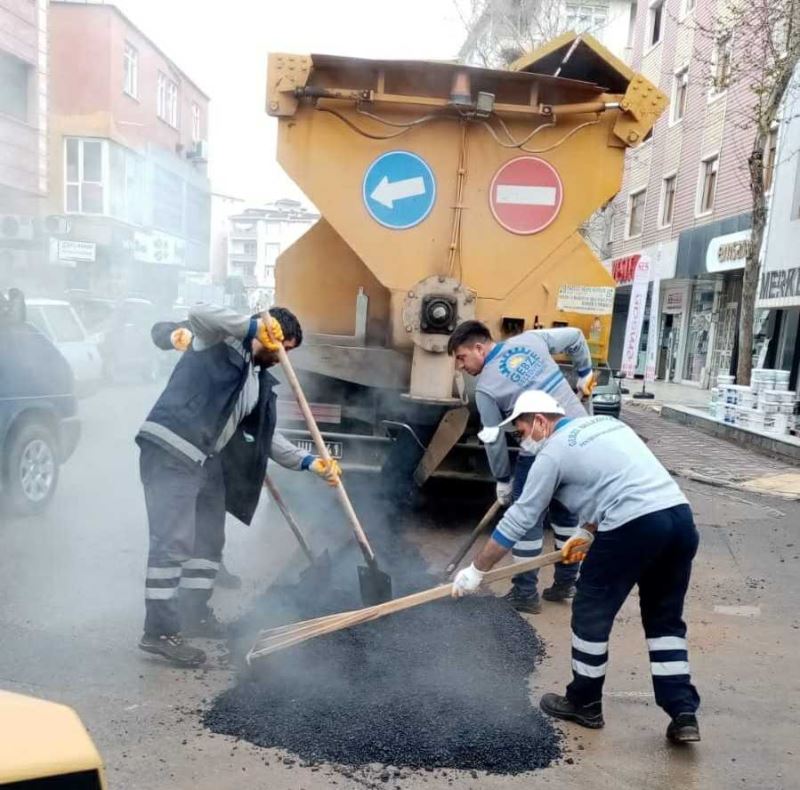 Gebze’de asfalt yama çalışmaları