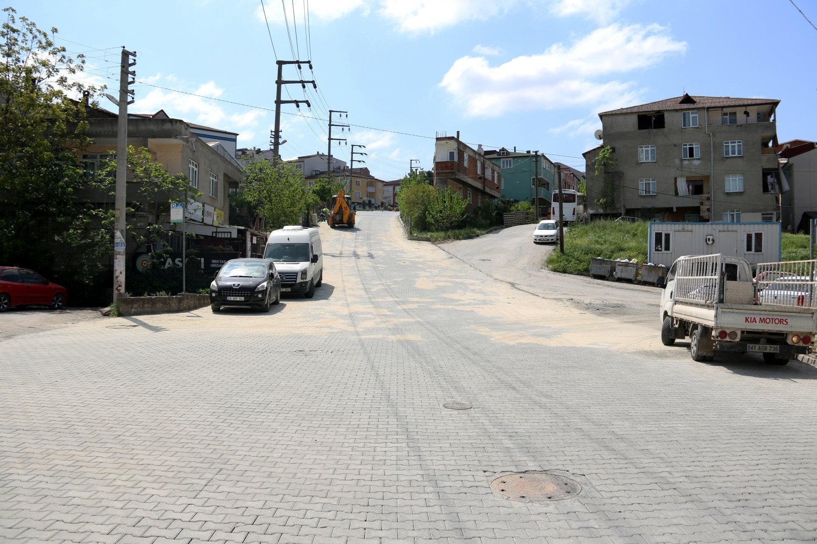 Topal Osman Ağa Caddesi kilitli parke taşı ile yenilendi